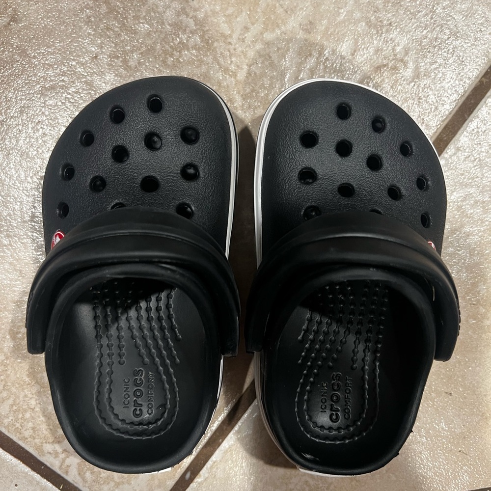 Toddler size 5 black crocs.